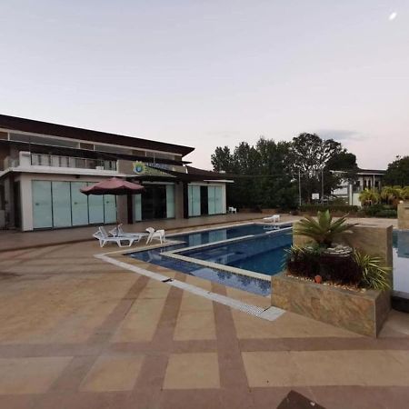 Floating Sanctuary Resort Powered By Cocotel Bulacan Εξωτερικό φωτογραφία