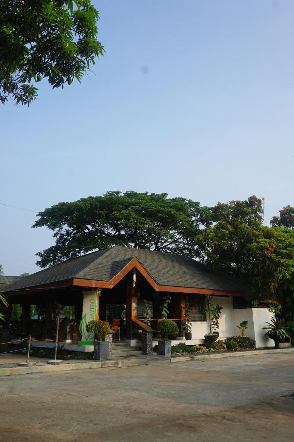 Floating Sanctuary Resort Powered By Cocotel Bulacan Εξωτερικό φωτογραφία