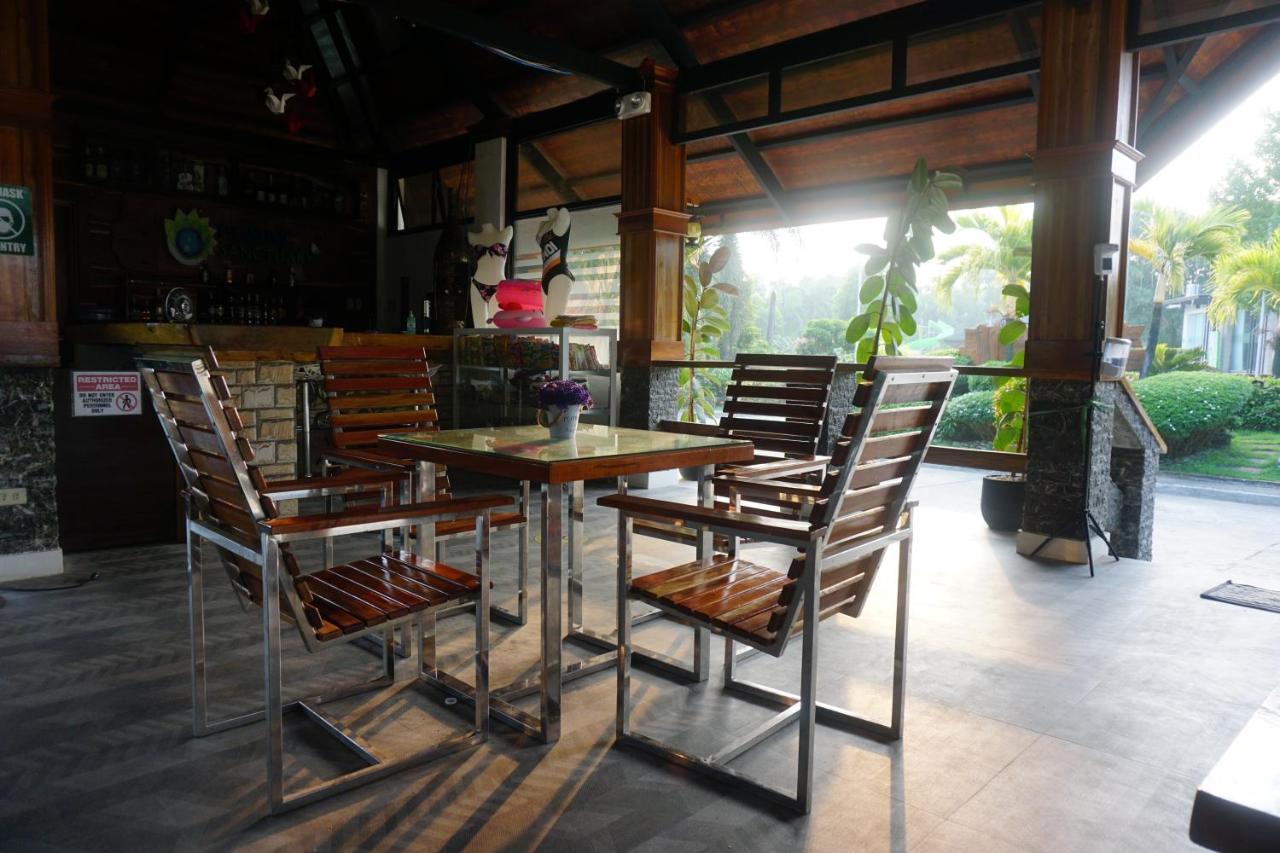Floating Sanctuary Resort Powered By Cocotel Bulacan Εξωτερικό φωτογραφία