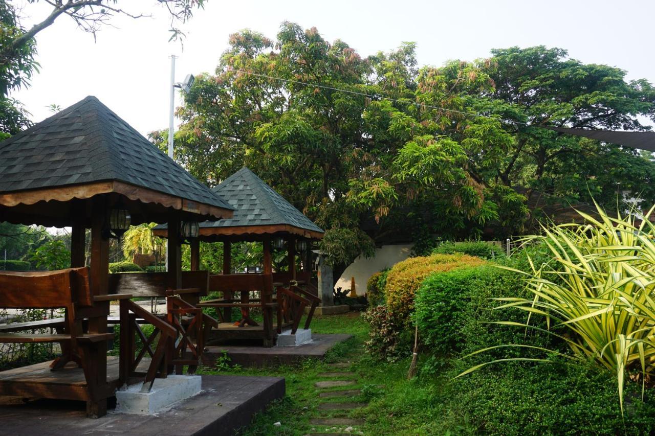 Floating Sanctuary Resort Powered By Cocotel Bulacan Εξωτερικό φωτογραφία