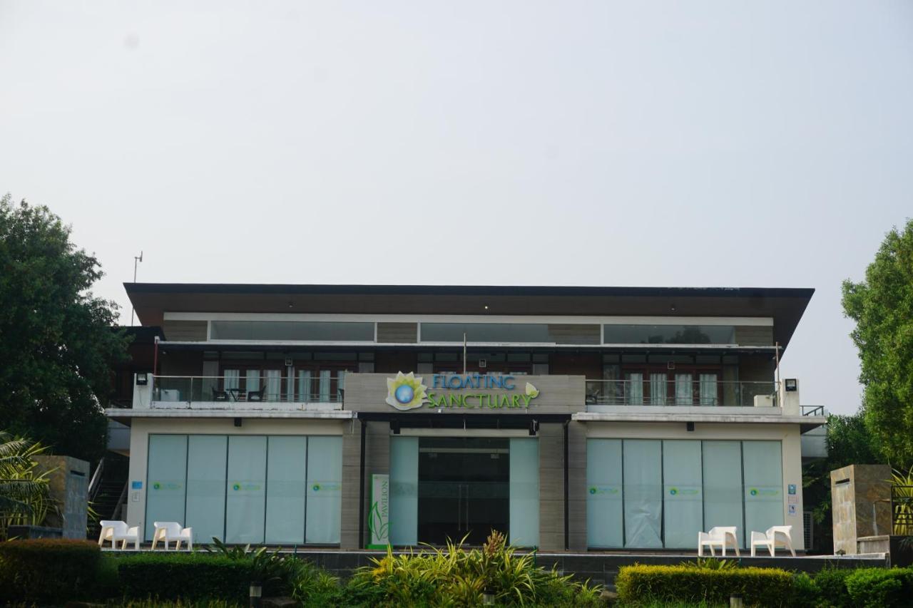 Floating Sanctuary Resort Powered By Cocotel Bulacan Εξωτερικό φωτογραφία