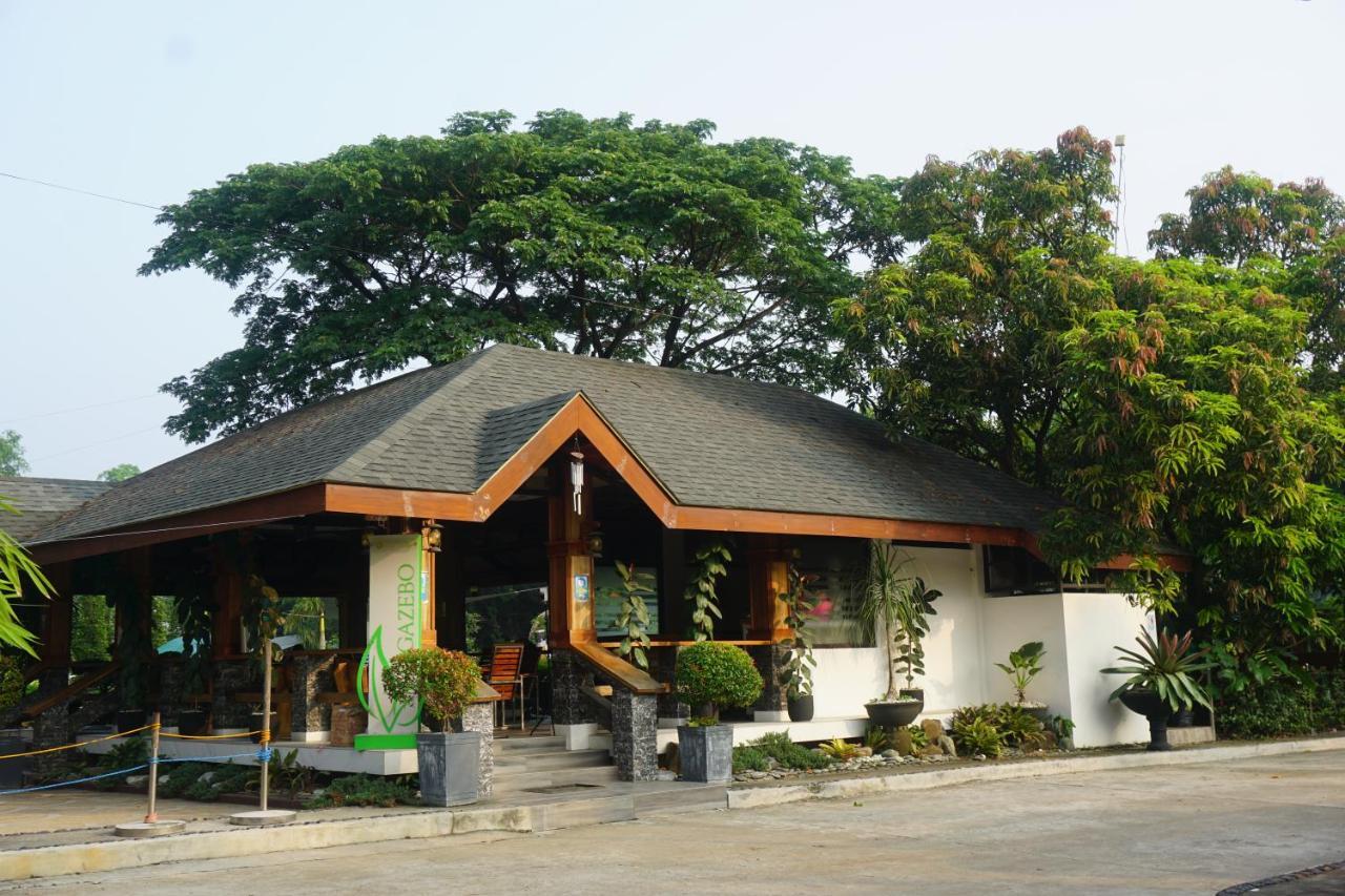 Floating Sanctuary Resort Powered By Cocotel Bulacan Εξωτερικό φωτογραφία