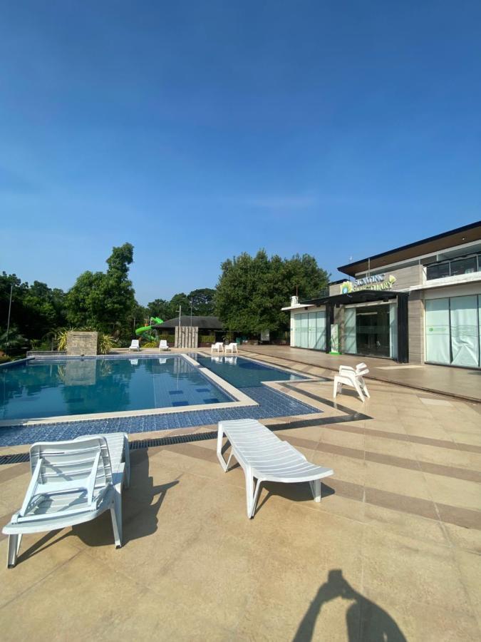 Floating Sanctuary Resort Powered By Cocotel Bulacan Εξωτερικό φωτογραφία