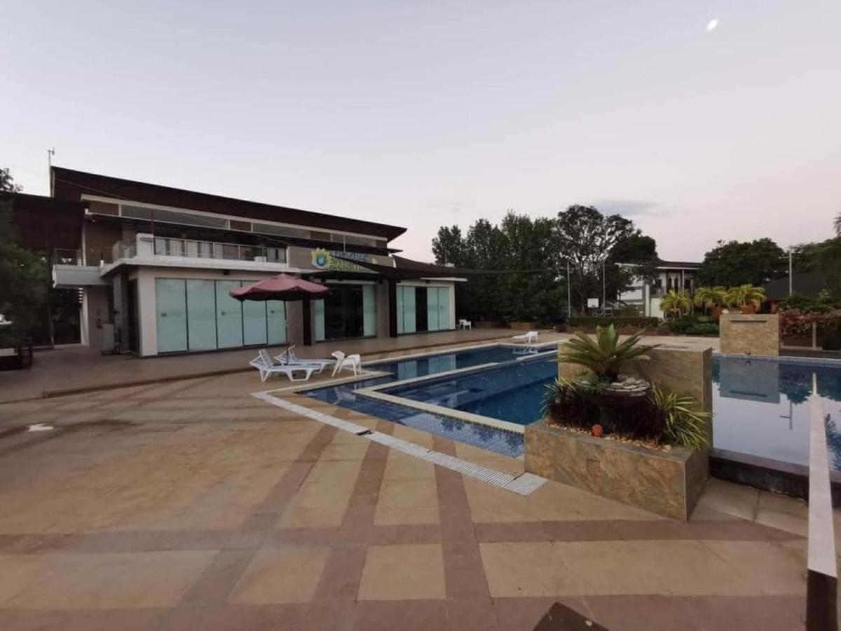 Floating Sanctuary Resort Powered By Cocotel Bulacan Εξωτερικό φωτογραφία