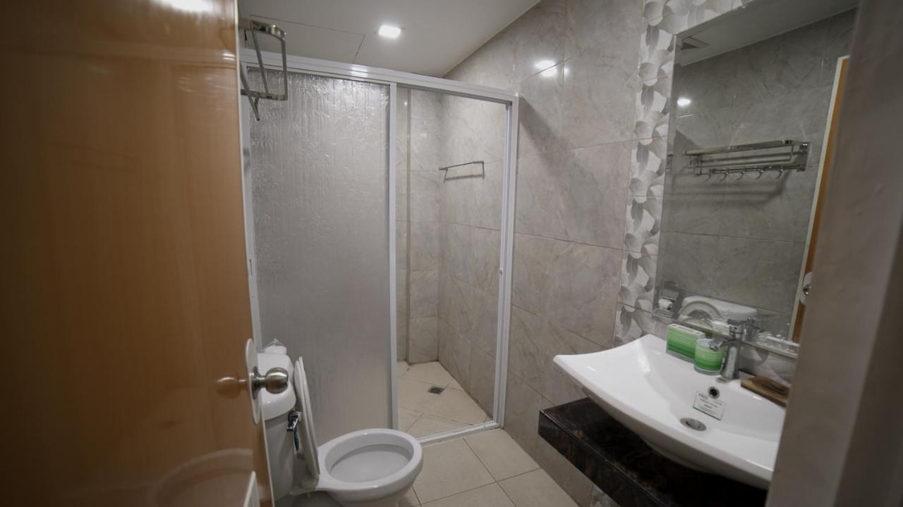 Floating Sanctuary Resort Powered By Cocotel Bulacan Δωμάτιο φωτογραφία